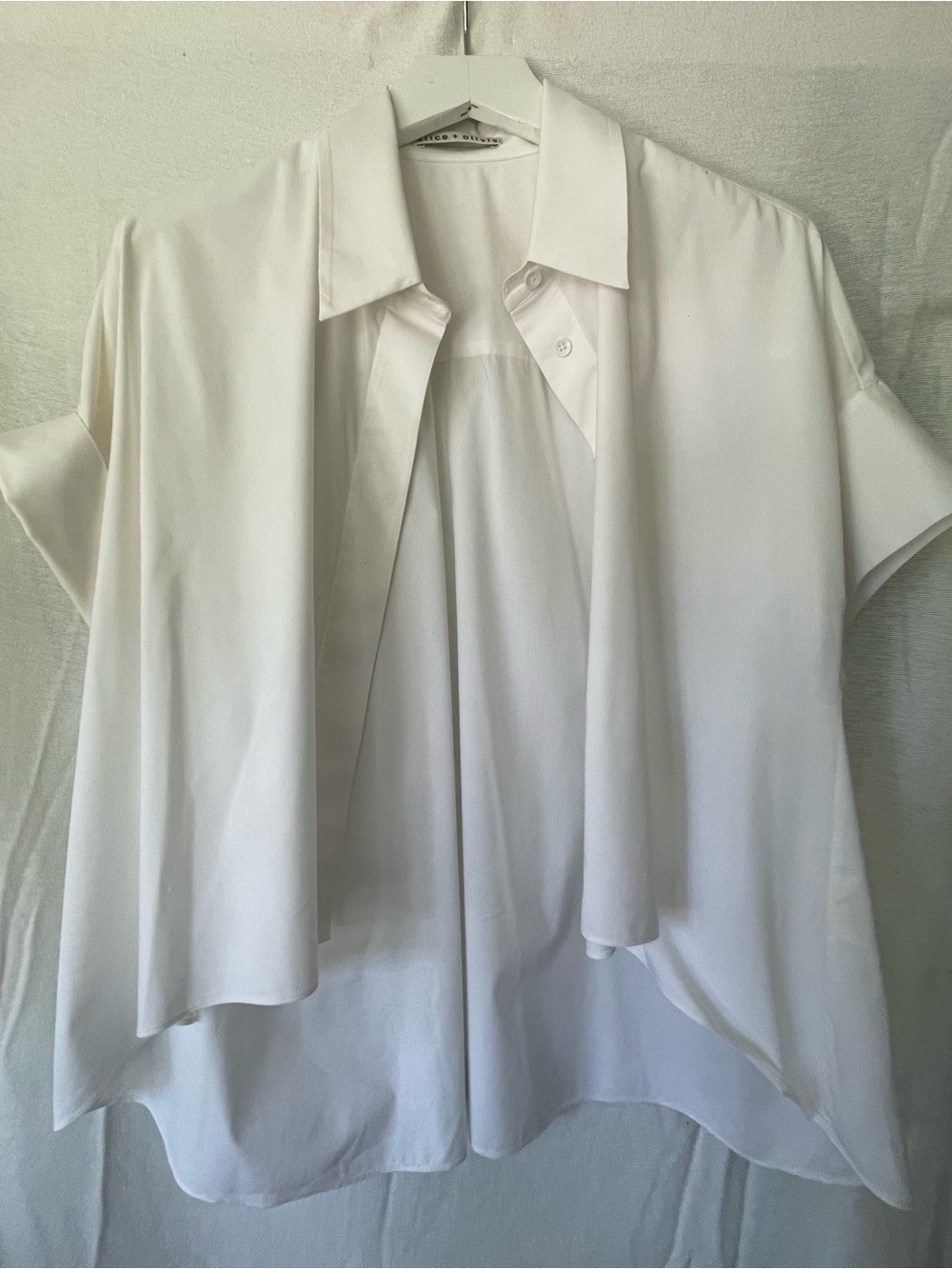 Alice and Olivia white button down blouse short sleeve perfect condition M - Picture 2 of 10